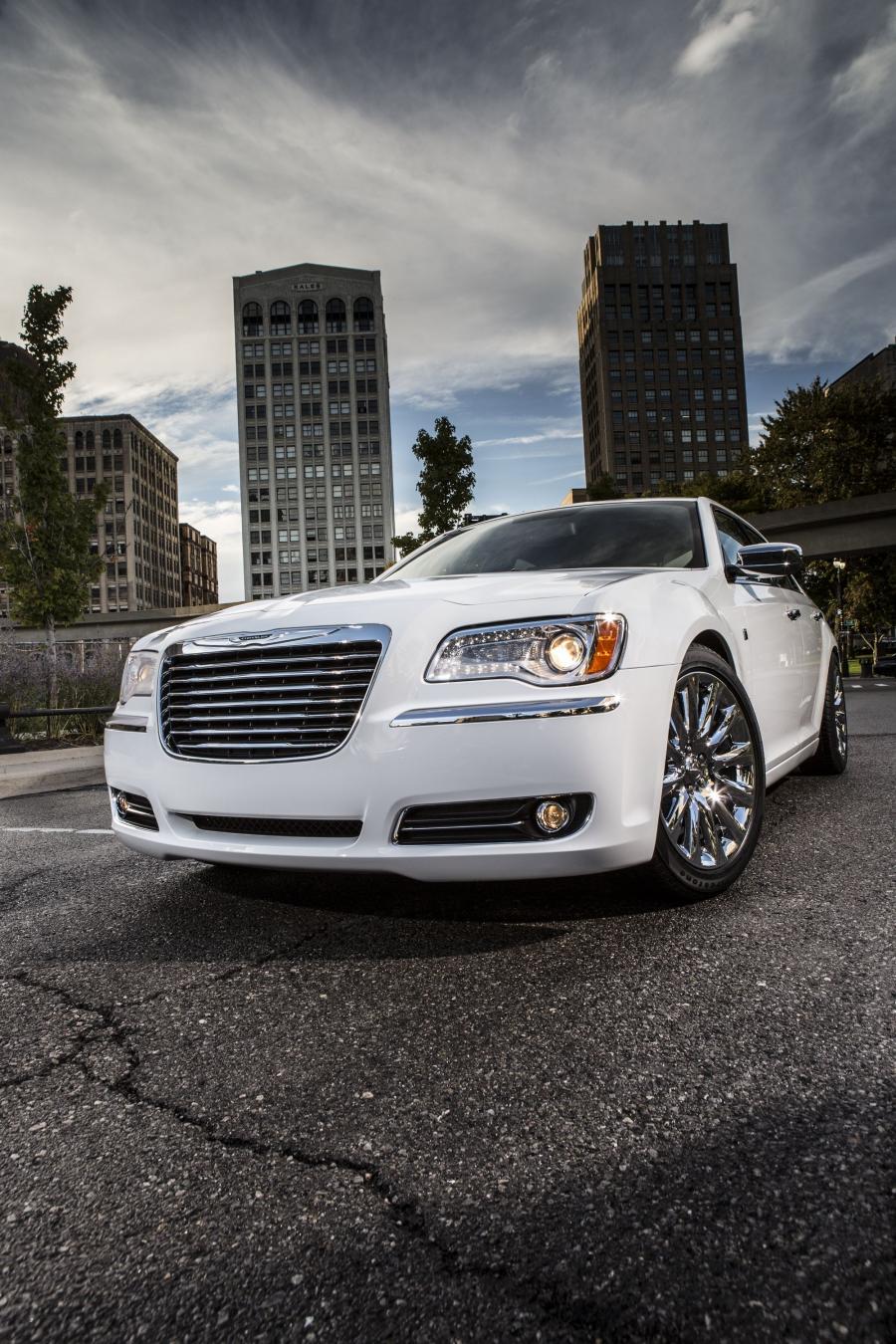  Chrysler 300C Motown Edition 2013 года  (фото 27 из 39)